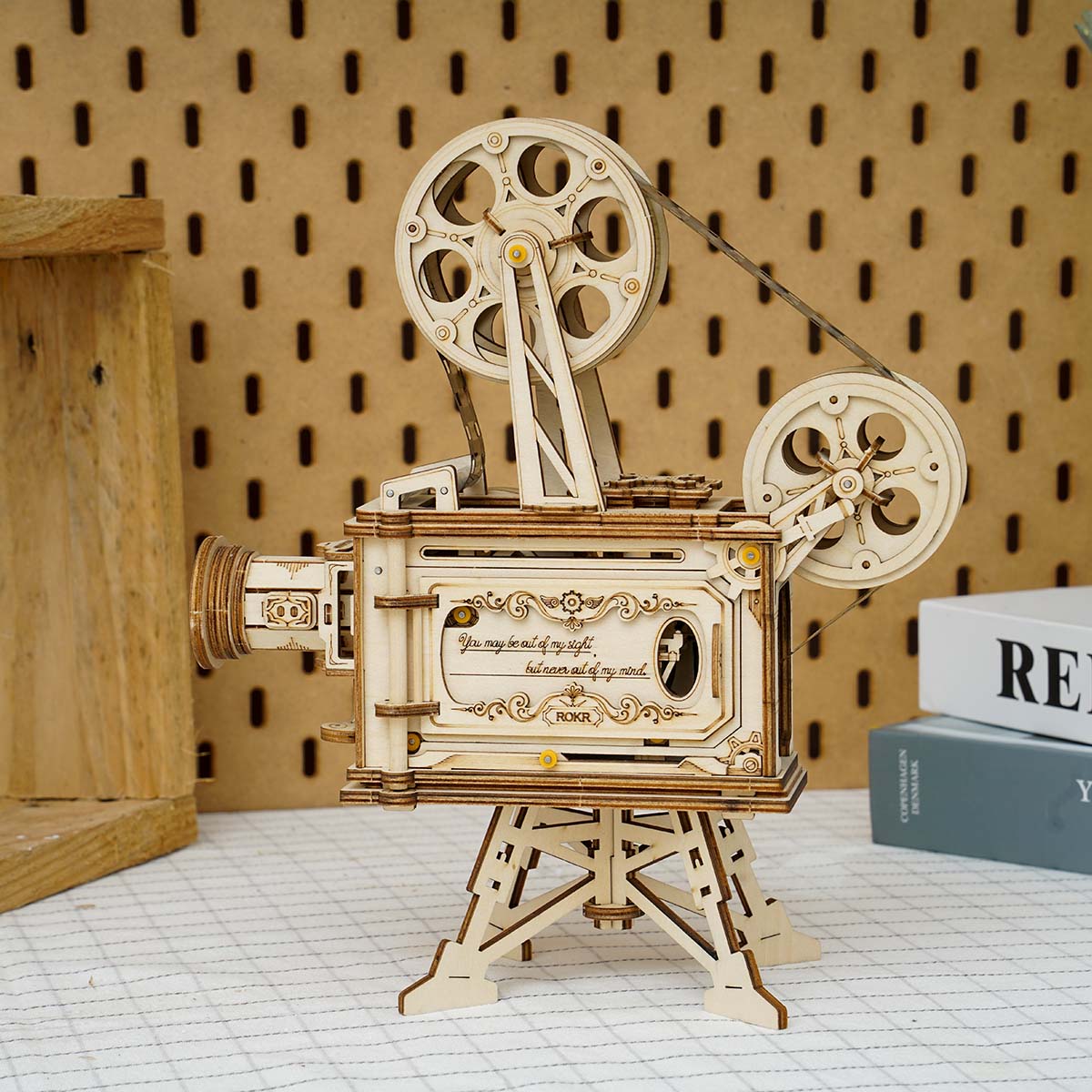 ROKR, Vitascope Movie Projector, LK601, 3D wooden movie projector puzzle, styled scene