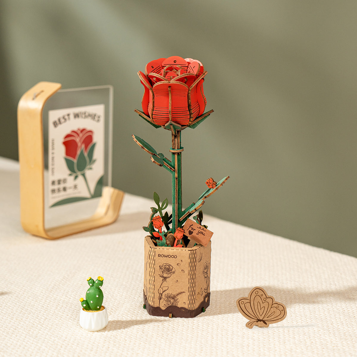 Rowood Wooden Flower Bouquet TW01H 3D wooden puzzle, lifestyle scene on a wooden desk