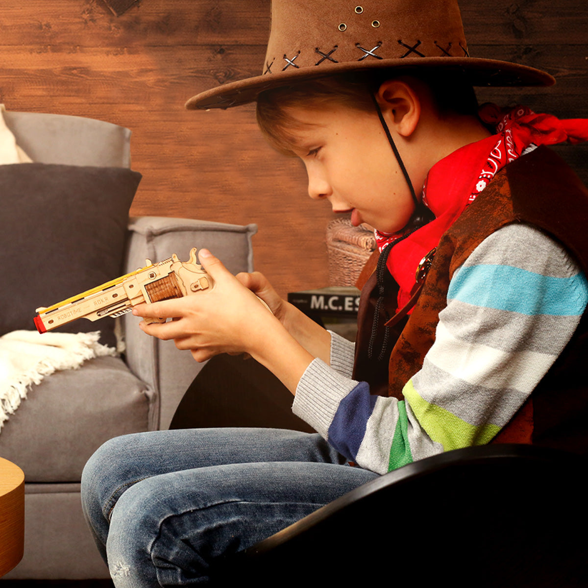 ROKR, Corsac M60 Justice Guard Gun, LQ401, 3D wooden toy gun puzzle, detail close-up